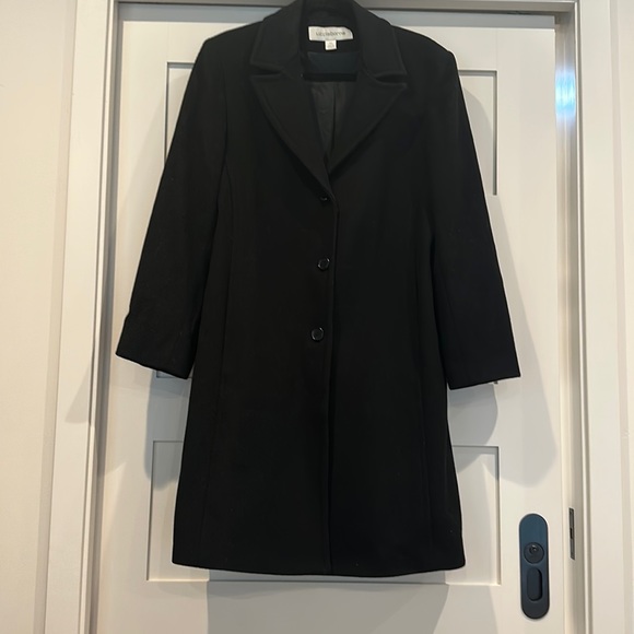 Liz Claiborne - Picture 1 of 4